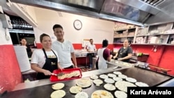 La pupusería Horeb, à Antiguo Cuscatlán, est l'une des préférées des Salvadoriens pour sa variété de pupusas. [Fotografía Karla Arévalo /VOA]