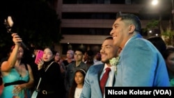 Les deux couples ont signé un contrat privé