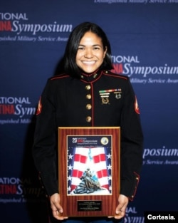 Ana Paola Rincones est membre de la musique de la 1re Division des Marines, à Camp Pendleton, en Californie.