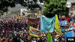 Participants au rassemblement électoral du candidat de l'opposition au Venezuela, Edmundo González, organisé le samedi 18 mai dans l'État d'Aragua, au Venezuela.
