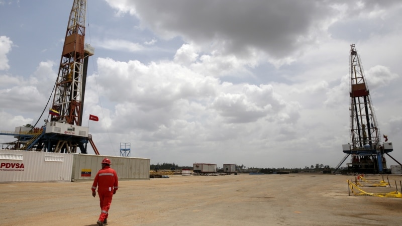 India Reliance renouvelle son offre pour obtenir une licence américaine pour le brut vénézuélien: sources