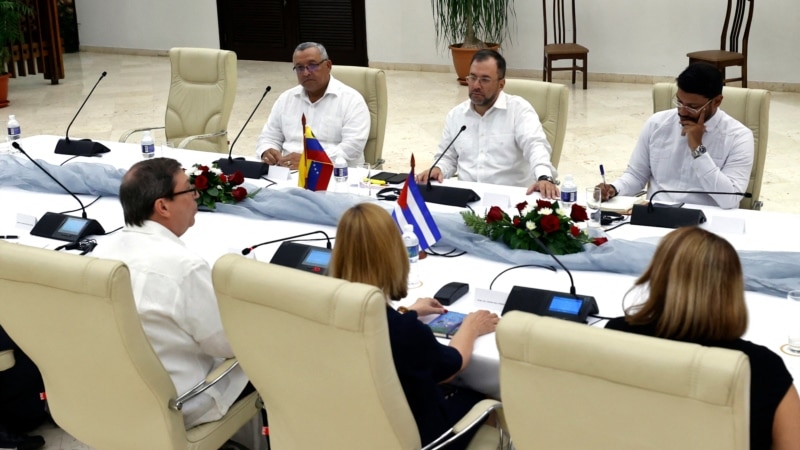 Un homme d’affaires a détourné des millions de PDVSA.  González Urrutia visite l'UCV.  Et de plus
