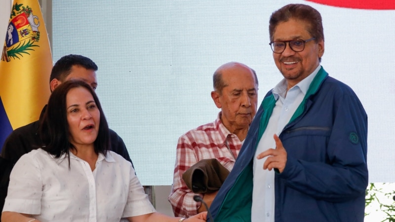 Le général publie de fausses nouvelles sur l'opposition.  « Ivan Márquez » réapparaît à Caracas.