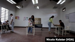 Le Conseil électoral du Venezuela a organisé plus de 1 000 centres de vote pour permettre aux électeurs de participer à la simulation présidentielle