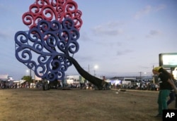 Les "arbres de vie", symbole du pouvoir du vice-président Rosario Murillo, reviennent au Nicaragua