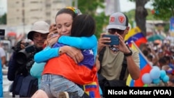 Sept jours avant les élections présidentielles au Venezuela, María Corina Machado fait la promotion de la campagne d'Edmundo González Urrutia à Maturín, confrontée à la répression et aux menaces du gouvernement Maduro.
