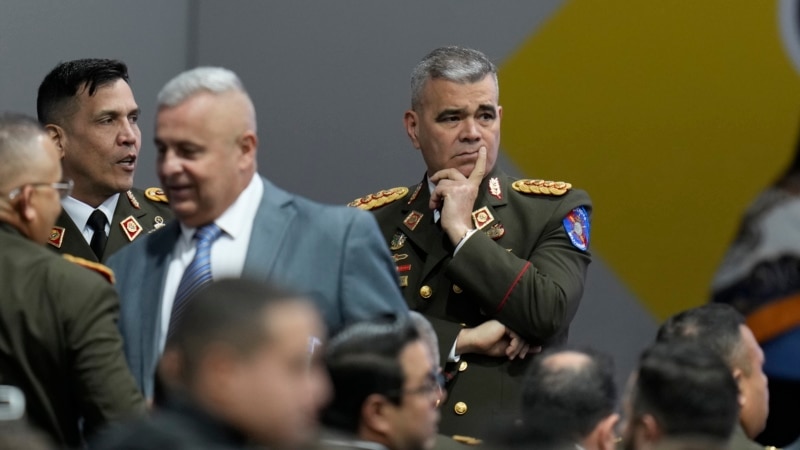L'armée réaffirme sa loyauté envers Maduro.  L'opposition défendra son procès-verbal.