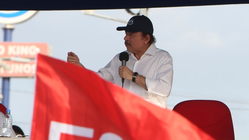 Le gouvernement d'Ortega bannit sept prêtres et les envoie à Rome