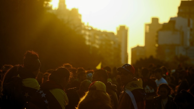 Le gouvernement et l'opposition du Venezuela se mobilisent à un mois de l'élection présidentielle contestée