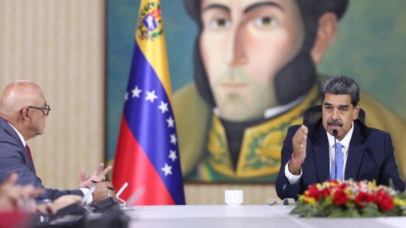 Maduro soutient la régulation des réseaux sociaux et une main plus dure