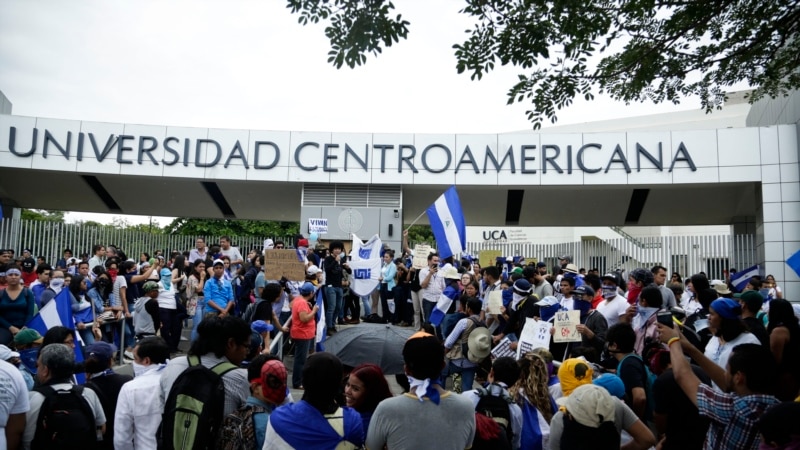 les étudiants réfléchissent un an après la fermeture d'une université jésuite au Nicaragua