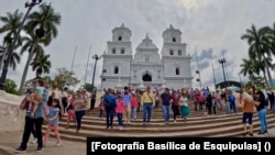 La basilique d'Esquipulas, demeure du Christ noir au Guatemala, devient chaque mois de janvier le cœur d'une profonde dévotion. [Fotografía Basílica de Esquipulas]
