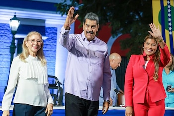 Nicolás Maduro a assisté aux cils