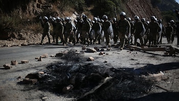 Militaire essaie de déverrouiller les pistes