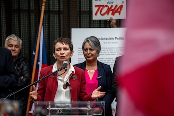 Carolina Tohá parle après s'être inscrite