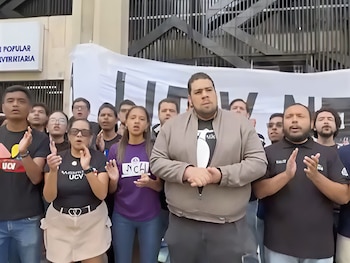 Les étudiants universitaires se sont présentés au