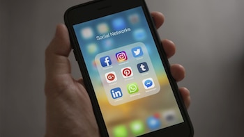 Un téléphone portable montrant une série