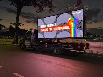 Un camion avec une LED