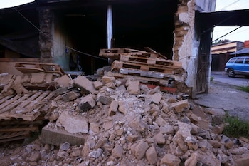 Photographie d'un mur effondré