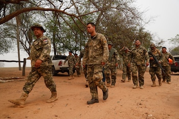 Soldats de l'armée du Paraguay.