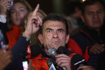 Le candidat est présenté comme