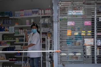 Un travailleur de la pharmacie