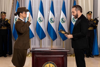 Bukele désigne un officier