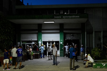 Les retraités attendent l'ouverture de