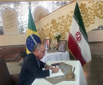 Le ministre des Affaires étrangères,