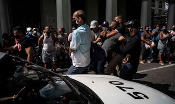 La police arrête un