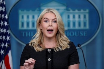 La porte-parole Karoline Leavitt