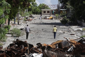 Les voisins retournent dans le quartier