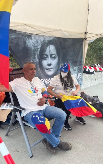 Les manifestants ont installé une tente