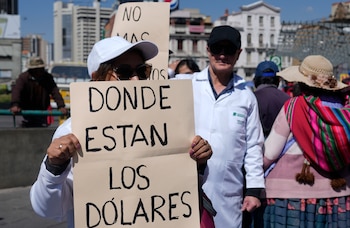 Un travailleur de la pharmacie