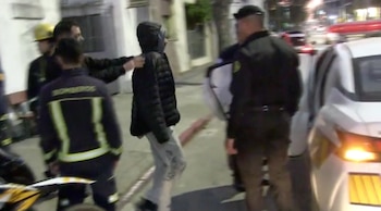 L'homme est descendu après