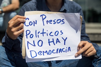 Une affiche d'un manifestant
