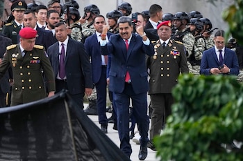 Nicolás Maduro salue son