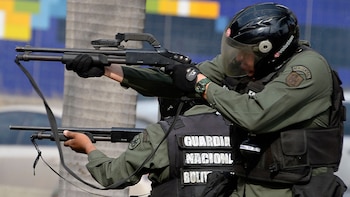 La garde nationale bolivarienne réprimant