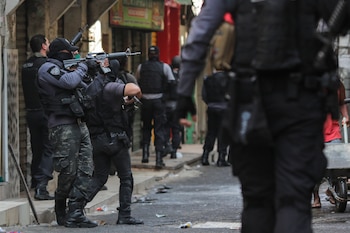 Membres de la police civile