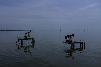 Photographie des structures pétrolières abandonnées
