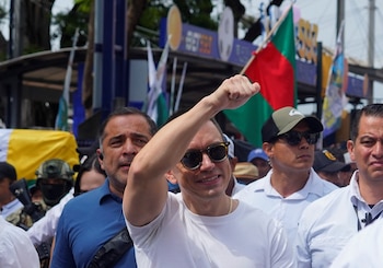 Noboa marchant pour la paix