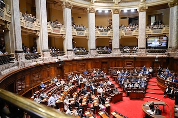 Les fonctionnaires du parti au pouvoir en