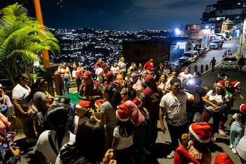 Les gens participent aux parties