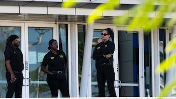 Des responsables de la police de