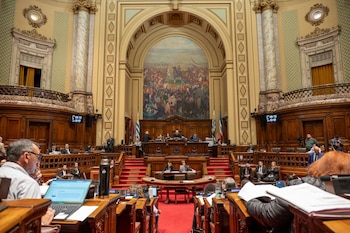 Le parti au pouvoir doit chercher du soutien