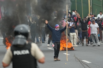 Les manifestants protestent contre le retrait