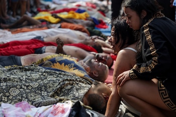 Plus de 50 corps ont été