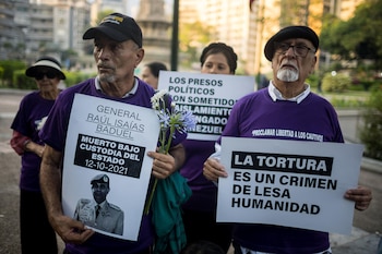 Des dizaines de proches de prisonniers