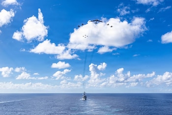 Les premiers mouvements du porte-avions