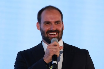Eduardo Bolsonaro se vante de liens